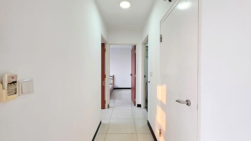 256A Sumang Walk, 256A Sumang Walk, Hougang / Punggol / Sengkang, 2 Bedrooms, 732 sqft, HDB Flat For Sale, by Evyn Xu, 500256836 - Corridor - PropertyGuru.com.sg