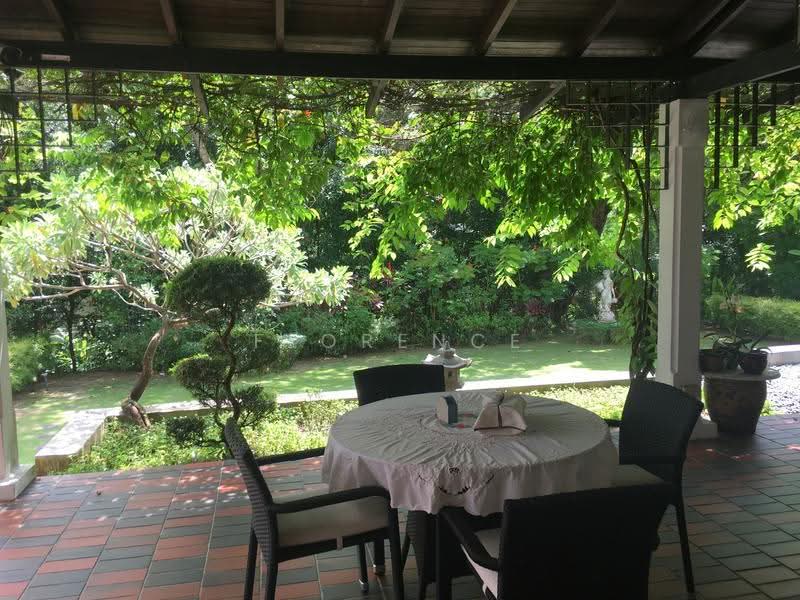 A Rare Gem - Charming Bungalow with Hugh Private Garden, Clementi Park / Upper Bukit Timah, 5 Bedrooms, 4,500 sqft, Detached House For Sale, by Florence Eng, 500256842 - Exterior - PropertyGuru.com.sg