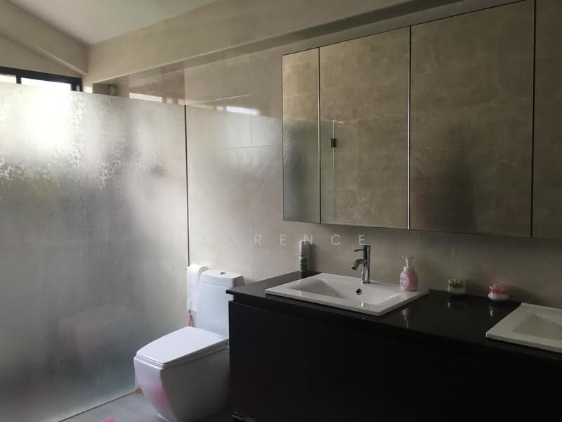 A Rare Gem - Charming Bungalow with Hugh Private Garden, Clementi Park / Upper Bukit Timah, 5 Bedrooms, 4,500 sqft, Detached House For Sale, by Florence Eng, 500256842 - Bathroom - PropertyGuru.com.sg