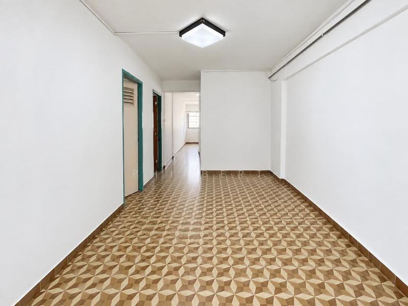 111 Yishun Ring Road, 111 Yishun Ring Road, Sembawang / Yishun, 2 Bedrooms, 721 sqft, HDB Flat For Sale, by Philbert Ngo, 500256855 - Corridor - PropertyGuru.com.sg