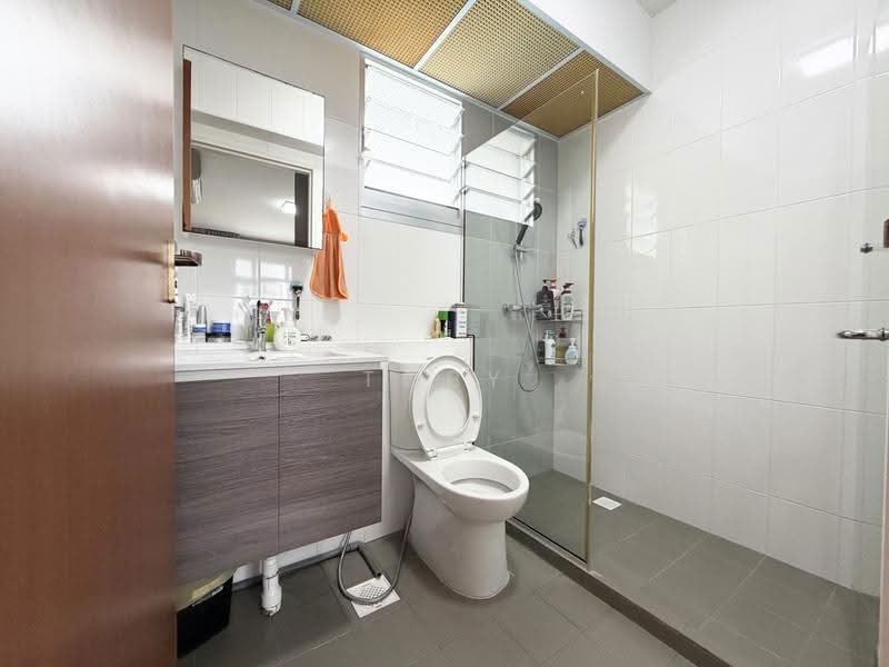 879B Tampines Avenue 8, 879B Tampines Avenue 8, Pasir Ris / Tampines, 3 Bedrooms, 1,001 sqft, HDB Flat For Sale, by Toby Aw, 500256860 - Bathroom - PropertyGuru.com.sg