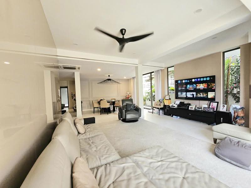 Siglap, East Coast / Marine Parade, 5 Bedrooms, 3,800 sqft, Semi-Detached House For Sale, by Charlotte Howe, 500256878 - PropertyGuru.com.sg