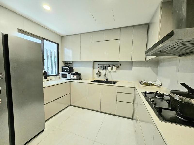 Siglap, East Coast / Marine Parade, 5 Bedrooms, 3,800 sqft, Semi-Detached House For Sale, by Charlotte Howe, 500256878 - PropertyGuru.com.sg