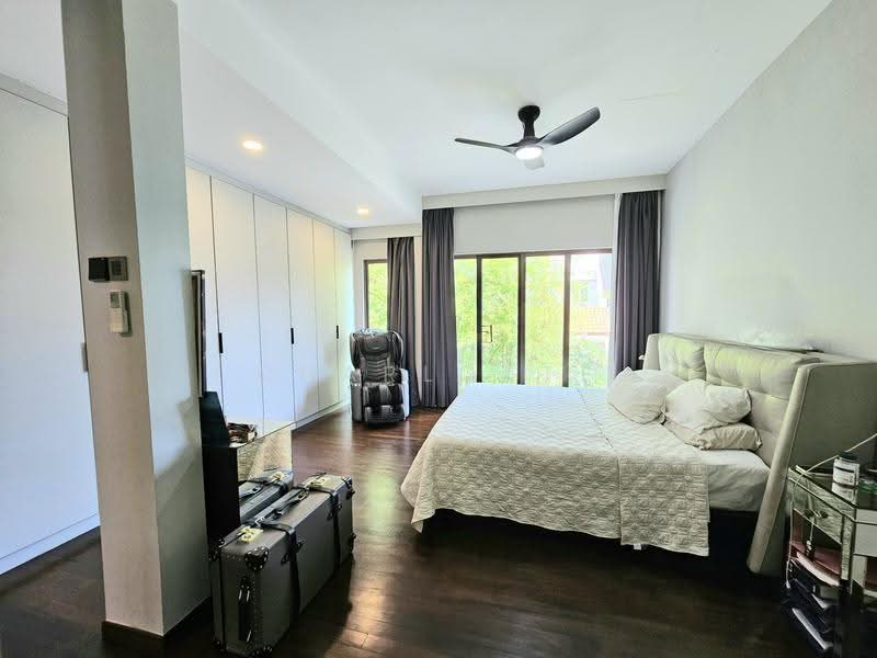 Siglap, East Coast / Marine Parade, 5 Bedrooms, 3,800 sqft, Semi-Detached House For Sale, by Charlotte Howe, 500256878 - PropertyGuru.com.sg