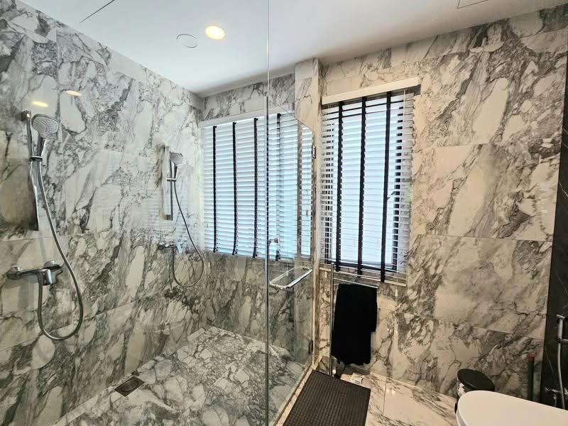 Siglap, East Coast / Marine Parade, 5 Bedrooms, 3,800 sqft, Semi-Detached House For Sale, by Charlotte Howe, 500256878 - PropertyGuru.com.sg