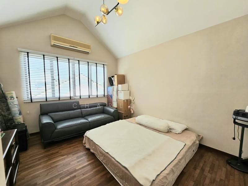 Siglap, East Coast / Marine Parade, 5 Bedrooms, 3,800 sqft, Semi-Detached House For Sale, by Charlotte Howe, 500256878 - PropertyGuru.com.sg