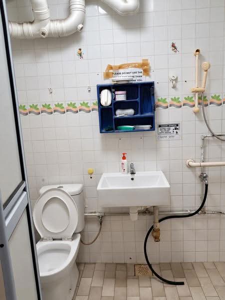 102 Bishan Street 12, 102 Bishan Street 12, Ang Mo Kio / Bishan / Thomson, Room Rental, 100 sqft, HDB Flat For Rent, by Robin Lim, 500256886 - Bathroom - PropertyGuru.com.sg