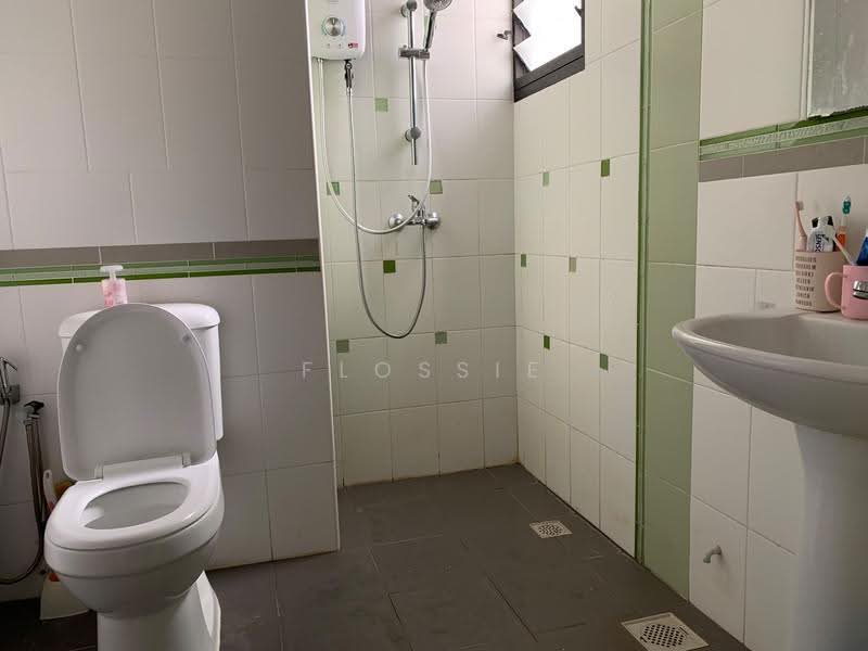 56 Havelock Road, 56 Havelock Road, Alexandra / Commonwealth, Room Rental, 120 sqft, HDB Flat For Rent, by Flossie Chang, 500256888 - Bathroom - PropertyGuru.com.sg