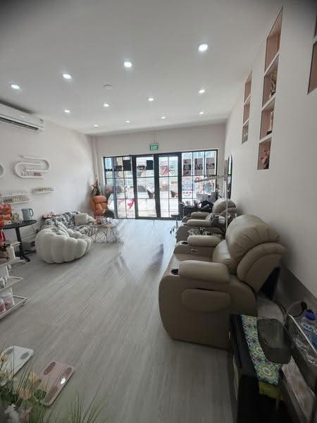 Beauty hair medicure salon for takeover, Beach Road / Bugis / Rochor, 775 sqft, Other Retail For Rent, by Chris Goh, 500256905 - Interior - CommercialGuru.com.sg