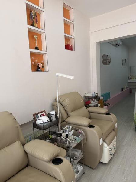 Beauty hair medicure salon for takeover, Beach Road / Bugis / Rochor, 775 sqft, Other Retail For Rent, by Chris Goh, 500256905 - Interior - CommercialGuru.com.sg