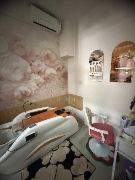 Beauty hair medicure salon for takeover, Beach Road / Bugis / Rochor, 775 sqft, Other Retail For Rent, by Chris Goh, 500256905 - Interior - CommercialGuru.com.sg