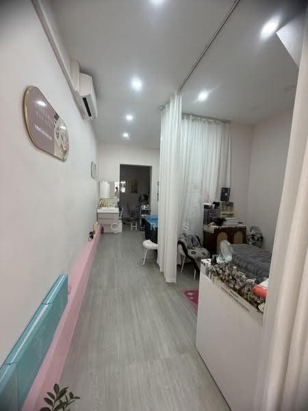 Beauty hair medicure salon for takeover, Beach Road / Bugis / Rochor, 775 sqft, Other Retail For Rent, by Chris Goh, 500256905 - Interior - CommercialGuru.com.sg