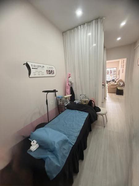 Beauty hair medicure salon for takeover, Beach Road / Bugis / Rochor, 775 sqft, Other Retail For Rent, by Chris Goh, 500256905 - Interior - CommercialGuru.com.sg