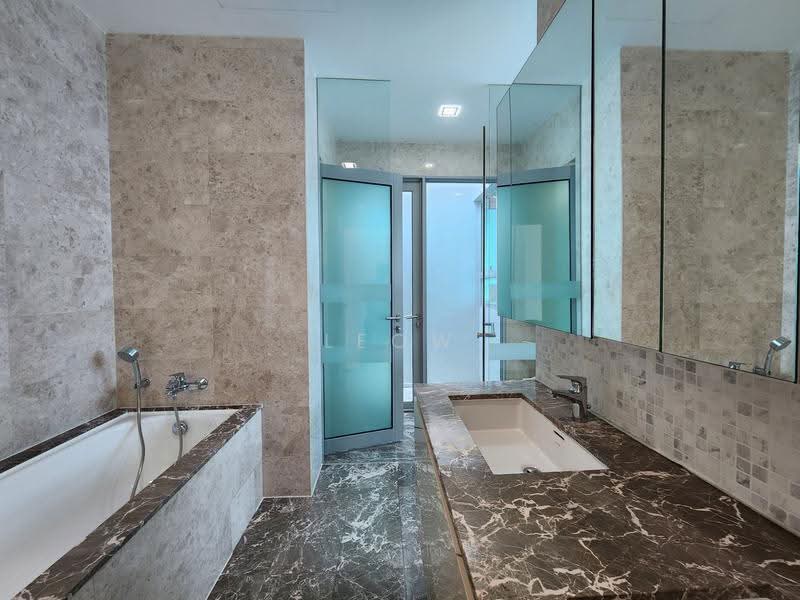 The Minton, 147 Hougang Street 11, Hougang / Punggol / Sengkang, 5 Bedrooms, 2,756 sqft, Condominium For Rent, by Leow Ziping, 500256907 - Bathroom - PropertyGuru.com.sg