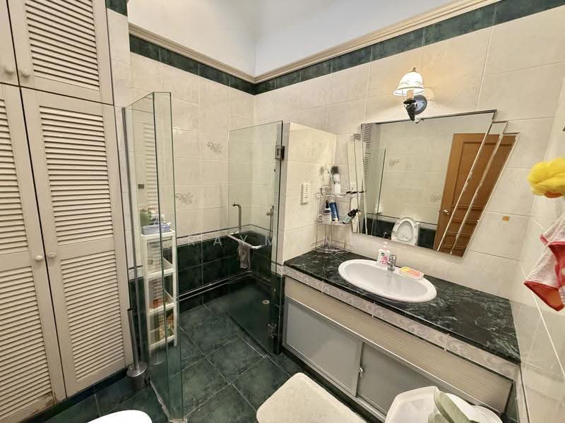 Clementi Crescent, Clementi Crescent, Clementi Park / Upper Bukit Timah, Room Rental, 250 sqft, Terraced House For Rent, by Raymond Foo, 500256915 - Bathroom - PropertyGuru.com.sg
