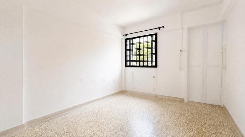 521 Bedok North Avenue 1, 521 Bedok North Avenue 1, Bedok / Upper East Coast, 2 Bedrooms, 721 sqft, HDB Flat For Sale, by Phylicia Hoe, 500256922 - Master Bedroom - PropertyGuru.com.sg