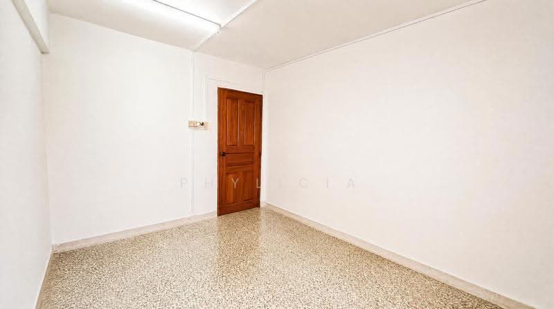 521 Bedok North Avenue 1, 521 Bedok North Avenue 1, Bedok / Upper East Coast, 2 Bedrooms, 721 sqft, HDB Flat For Sale, by Phylicia Hoe, 500256922 - Common Bedroom - PropertyGuru.com.sg
