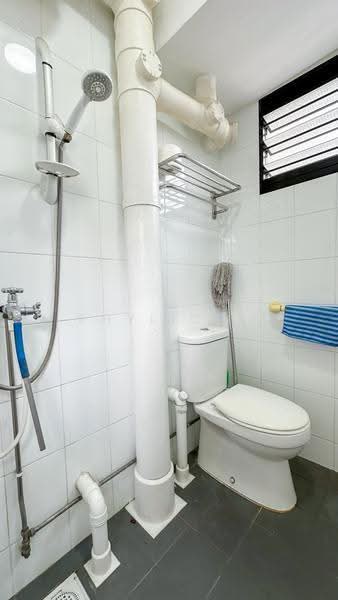 521 Bedok North Avenue 1, 521 Bedok North Avenue 1, Bedok / Upper East Coast, 2 Bedrooms, 721 sqft, HDB Flat For Sale, by Phylicia Hoe, 500256922 - Common Bathroom - PropertyGuru.com.sg