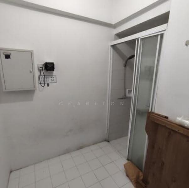 Changi Court, 702 Upper Changi Road East, Bedok / Upper East Coast, 2 Bedrooms, 925 sqft, Condominium For Rent, by Charlton Yeo, 500256928 - Bathroom - PropertyGuru.com.sg
