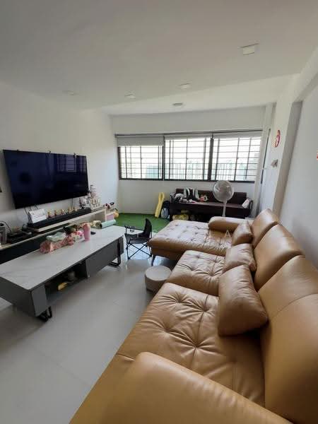 671C Jurong West Street 65, 671C Jurong West Street 65, Boon Lay / Jurong / Tuas, 4 Bedrooms, 1,356 sqft, HDB Flat For Sale, by Christina Ng, 500256934 - Living room pic 2 - PropertyGuru.com.sg