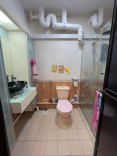 671C Jurong West Street 65, 671C Jurong West Street 65, Boon Lay / Jurong / Tuas, 4 Bedrooms, 1,356 sqft, HDB Flat For Sale, by Christina Ng, 500256934 - Master Bathroom - PropertyGuru.com.sg