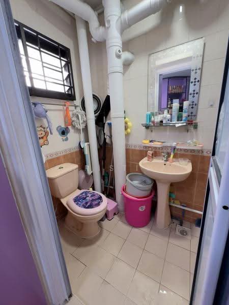 671C Jurong West Street 65, 671C Jurong West Street 65, Boon Lay / Jurong / Tuas, 4 Bedrooms, 1,356 sqft, HDB Flat For Sale, by Christina Ng, 500256934 - Bathroom 1 - PropertyGuru.com.sg