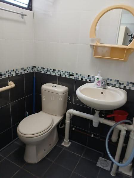 623 Bedok Reservoir Road, 623 Bedok Reservoir Road, Bedok / Upper East Coast, Room Rental, 980 sqft, HDB Flat For Rent, by Sharon Lee, 500256938 - Bathroom - PropertyGuru.com.sg