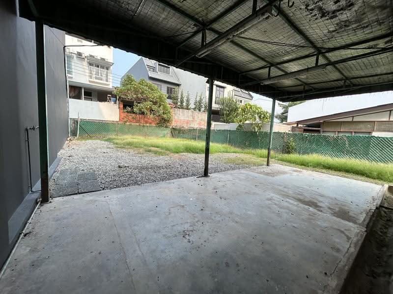 Sembawang Hills Dr, Jalan Kuras, Ang Mo Kio / Bishan / Thomson, 3 Bedrooms, 1,200 sqft, Corner Terrace For Sale, by Wong Boon Hwee Randy, 500256939 - Exterior - PropertyGuru.com.sg