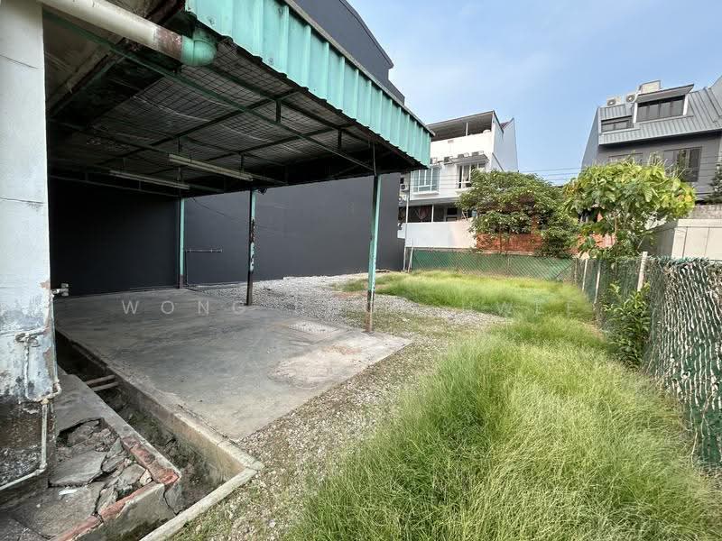 Sembawang Hills Dr, Jalan Kuras, Ang Mo Kio / Bishan / Thomson, 3 Bedrooms, 1,200 sqft, Corner Terrace For Sale, by Wong Boon Hwee Randy, 500256939 - Exterior - PropertyGuru.com.sg