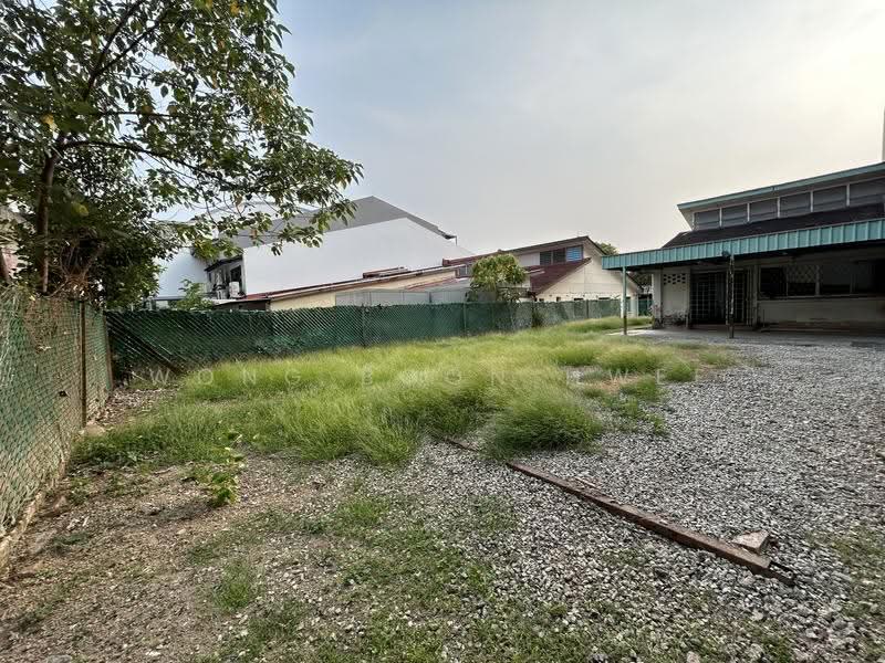 Sembawang Hills Dr, Jalan Kuras, Ang Mo Kio / Bishan / Thomson, 3 Bedrooms, 1,200 sqft, Corner Terrace For Sale, by Wong Boon Hwee Randy, 500256939 - Exterior - PropertyGuru.com.sg