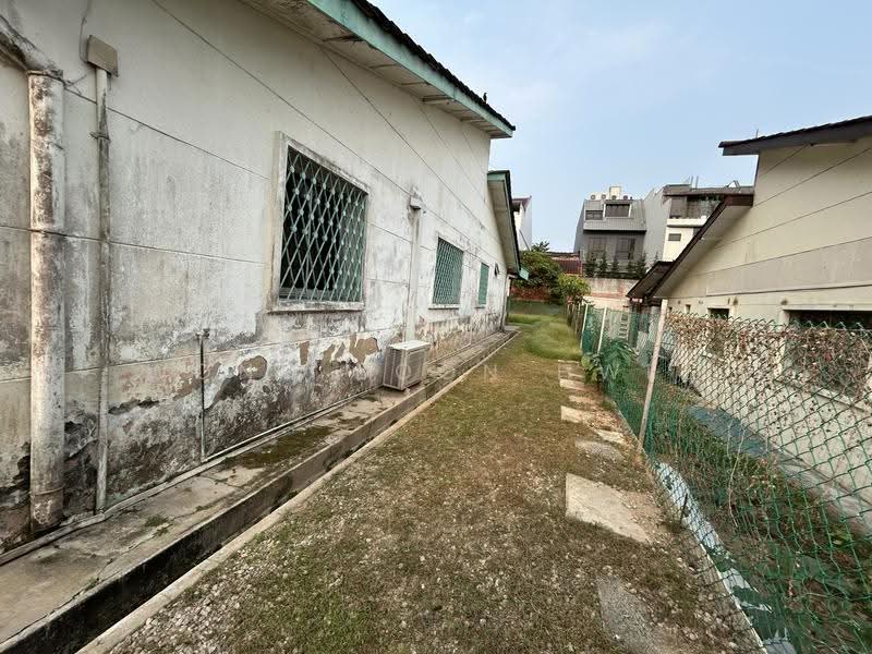 Sembawang Hills Dr, Jalan Kuras, Ang Mo Kio / Bishan / Thomson, 3 Bedrooms, 1,200 sqft, Corner Terrace For Sale, by Wong Boon Hwee Randy, 500256939 - Exterior - PropertyGuru.com.sg