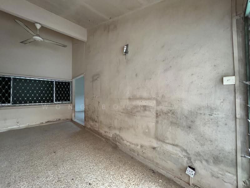 Sembawang Hills Dr, Jalan Kuras, Ang Mo Kio / Bishan / Thomson, 3 Bedrooms, 1,200 sqft, Corner Terrace For Sale, by Wong Boon Hwee Randy, 500256939 - Interior - PropertyGuru.com.sg