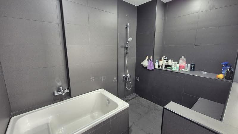 Far Horizon Gardens, 7 Ang Mo Kio Avenue 9, Ang Mo Kio / Bishan / Thomson, 3 Bedrooms, 2,002 sqft, Condominium For Sale, by Shaun Dhillon, 500256944 - Master Bathroom - PropertyGuru.com.sg