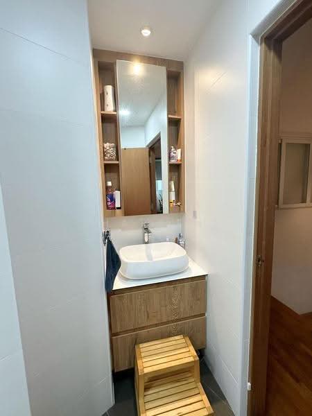 236 Lorong 1 Toa Payoh, 236 Lorong 1 Toa Payoh, Balestier / Toa Payoh, 3 Bedrooms, 1,625 sqft, HDB Flat For Rent, by Sharlene Chang, 500256958 - Bathroom - PropertyGuru.com.sg