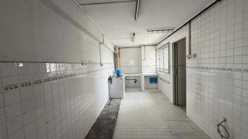 787 Yishun Ring Road, 787 Yishun Ring Road, Sembawang / Yishun, 3 Bedrooms, 1,302 sqft, HDB Flat For Sale, by May Lee, 500256970 - Kitchen - PropertyGuru.com.sg