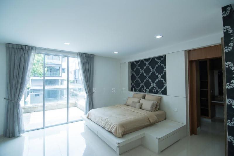 Gerald Mugliston Estate, Mugliston Gradens, Seletar / Yio Chu Kang, 6 Bedrooms, 6,850 sqft, Bungalow House For Sale, by Christina Wong, 500256977 - Master Bedroom - PropertyGuru.com.sg