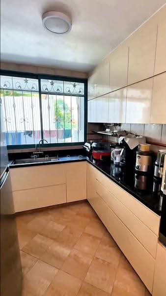 Tai Keng Villas, Jalan Kelichap, Hougang / Punggol / Sengkang, 6 Bedrooms, 3,000 sqft, Terraced House For Sale, by PRISCILLA LEONG LIYI, 500256988 - Kitchen - PropertyGuru.com.sg