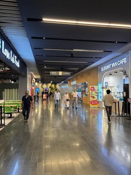 CHEAP & RARE F&B Takeaway @ Marina | Near MRTs | STRONG Office Crowd, Straits View, Boat Quay / Raffles Place / Marina, 280 sqft, Food & Beverage For Rent, by Jeremy Ng, 500256989 - Corridor - CommercialGuru.com.sg