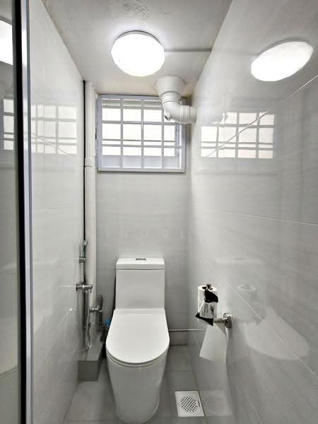 113 Lorong 1 Toa Payoh, 113 Lorong 1 Toa Payoh, Balestier / Toa Payoh, 2 Bedrooms, 699 sqft, HDB Flat For Sale, by Kingsley Zheng 鄭鈞鴻, 500256992 - Bathroom - PropertyGuru.com.sg