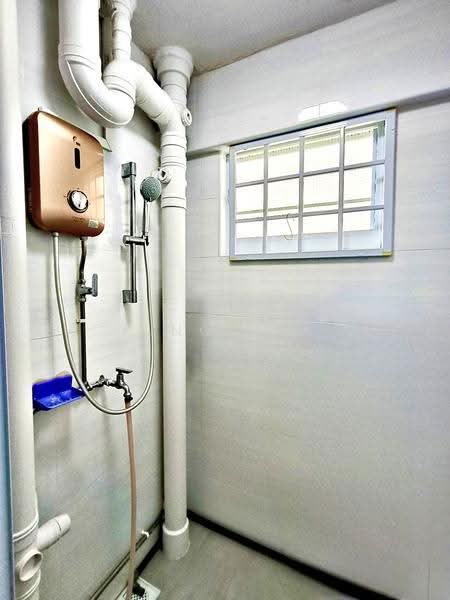 113 Lorong 1 Toa Payoh, 113 Lorong 1 Toa Payoh, Balestier / Toa Payoh, 2 Bedrooms, 699 sqft, HDB Flat For Sale, by Kingsley Zheng 鄭鈞鴻, 500256992 - Bathroom - PropertyGuru.com.sg