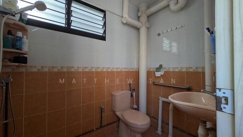 414 Tampines Street 41, 414 Tampines Street 41, Pasir Ris / Tampines, Room Rental, 200 sqft, HDB Flat For Rent, by Matthew Tan, 500256995 - Bathroom - PropertyGuru.com.sg