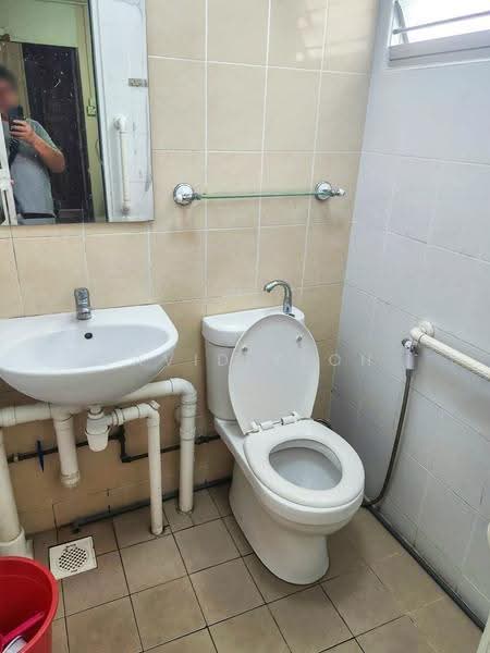560 Ang Mo Kio Avenue 10, 560 Ang Mo Kio Avenue 10, Ang Mo Kio / Bishan / Thomson, 2 Bedrooms, 721 sqft, HDB Flat For Rent, by David Yeoh Chun Ting, 500257006 - Bathroom - PropertyGuru.com.sg