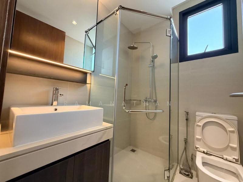 Seletar Hills Estate, Seletar Hills Drive, Seletar / Yio Chu Kang, 6 Bedrooms, 5,255 sqft, Semi-Detached House For Sale, by Ramanathan Eddie, 500257009 - Bathroom - PropertyGuru.com.sg