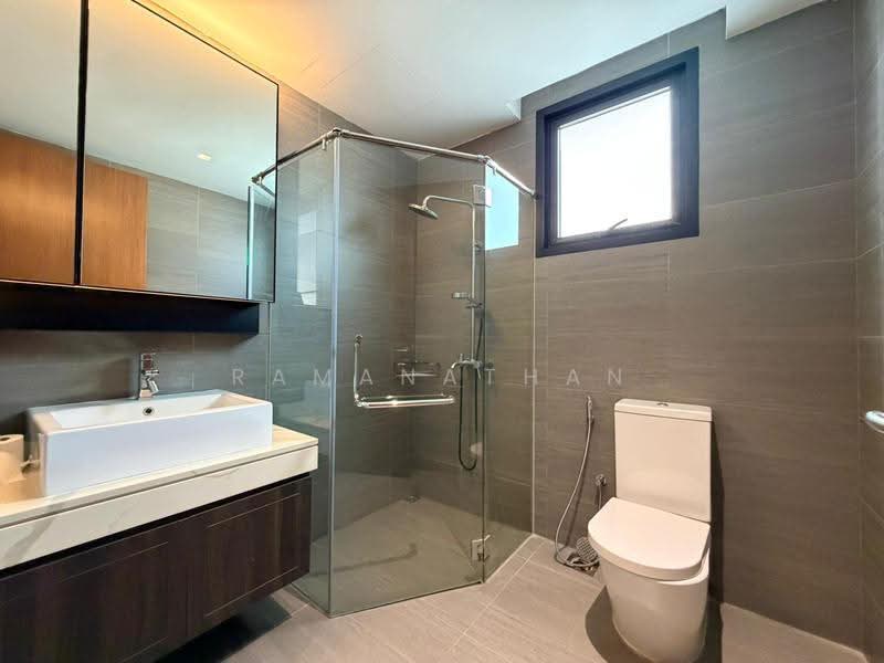 Seletar Hills Estate, Seletar Hills Drive, Seletar / Yio Chu Kang, 6 Bedrooms, 5,255 sqft, Semi-Detached House For Sale, by Ramanathan Eddie, 500257009 - Bathroom - PropertyGuru.com.sg