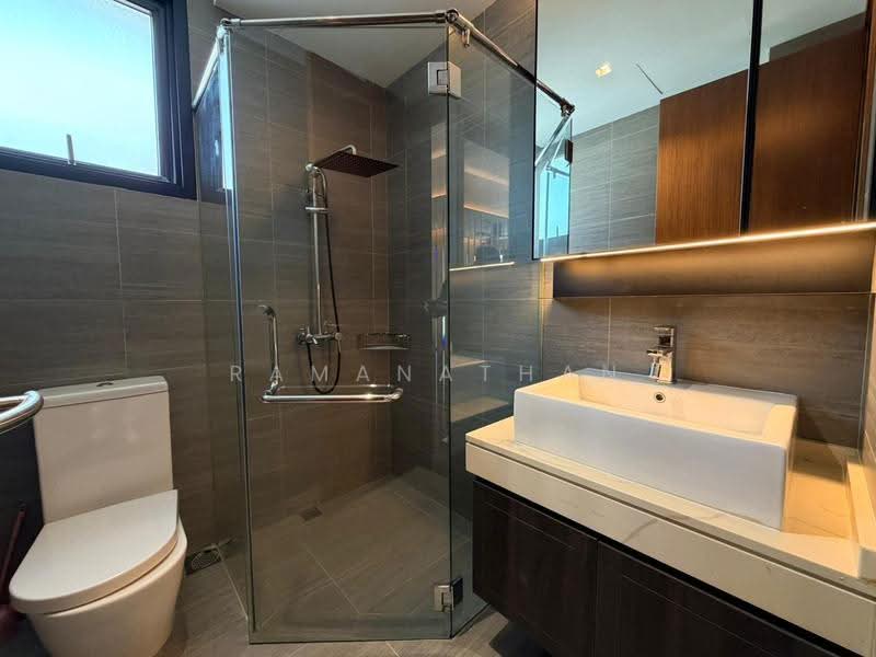 Seletar Hills Estate, Seletar Hills Drive, Seletar / Yio Chu Kang, 6 Bedrooms, 5,255 sqft, Semi-Detached House For Sale, by Ramanathan Eddie, 500257009 - Bathroom - PropertyGuru.com.sg
