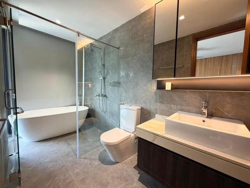 Seletar Hills Estate, Seletar Hills Drive, Seletar / Yio Chu Kang, 6 Bedrooms, 5,255 sqft, Semi-Detached House For Sale, by Ramanathan Eddie, 500257009 - Bathroom - PropertyGuru.com.sg