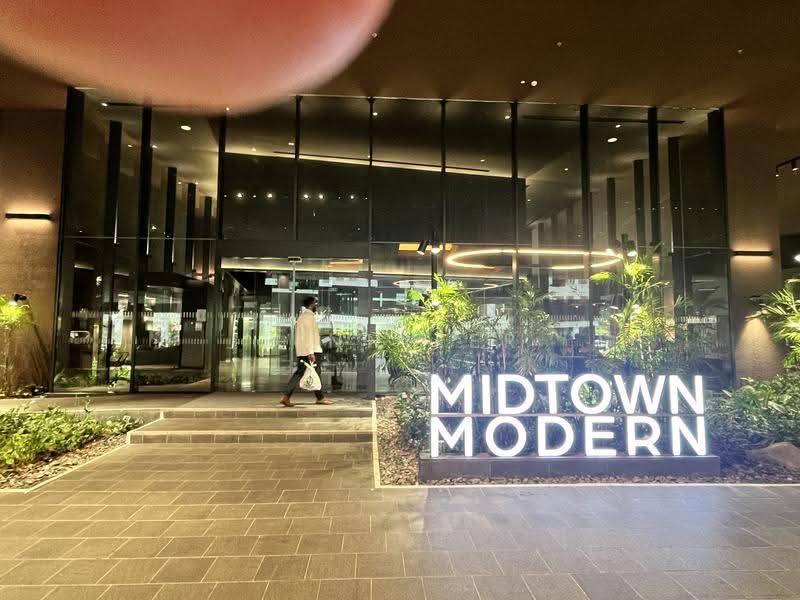 Midtown Modern, 18 Tan Quee Lan Street, Beach Road / Bugis / Rochor, 3 Bedrooms, 1,066 sqft, Condominium For Rent, by Jennifer Lee, 500257012 - Main entrance w Concierge at your servic - PropertyGuru.com.sg