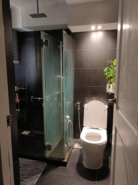 12 Marine Terrace, 12 Marine Terrace, East Coast / Marine Parade, Room Rental, 120 sqft, HDB Flat For Rent, by (Ekky) Sri Redjeki Widjaja, 500257014 - Bathroom - PropertyGuru.com.sg