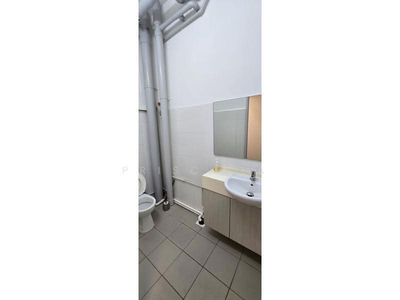 Wcega Tower, 21 Bukit Batok Crescent, Dairy Farm / Bukit Panjang / Choa Chu Kang, 1,991 sqft, Light Industrial (B1) For Sale, by Priscilla Lee, 500257018 - Bathroom - CommercialGuru.com.sg