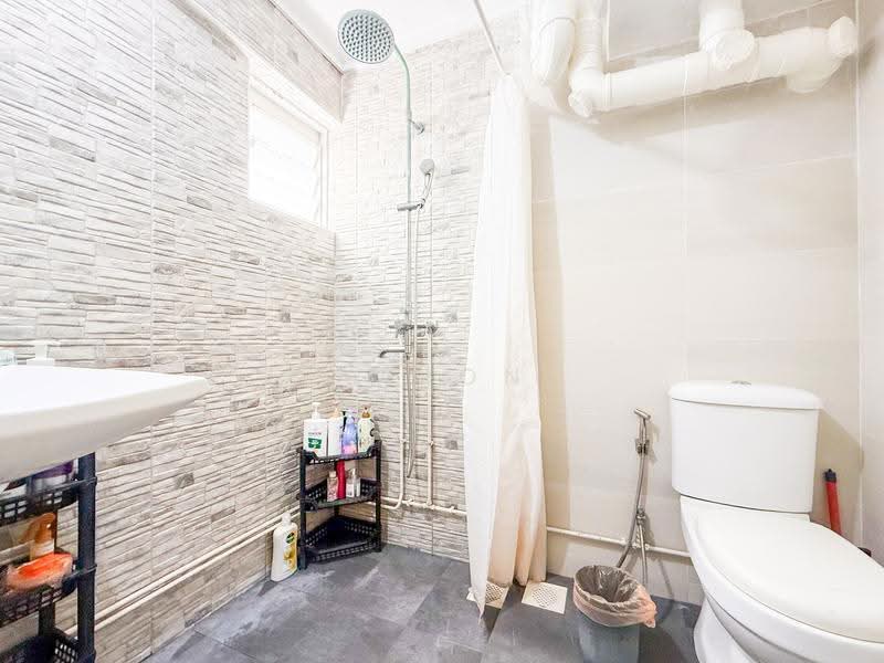 109 Spottiswoode Park Road, 109 Spottiswoode Park Road, Chinatown / Tanjong Pagar, 3 Bedrooms, 1,302 sqft, HDB Flat For Sale, by Aaron Leong, 500257029 - Bathroom - PropertyGuru.com.sg